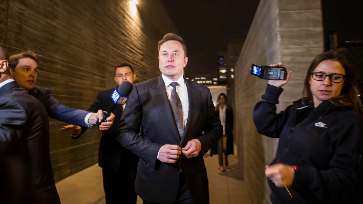 elon-musk-gettyimages-1186306982