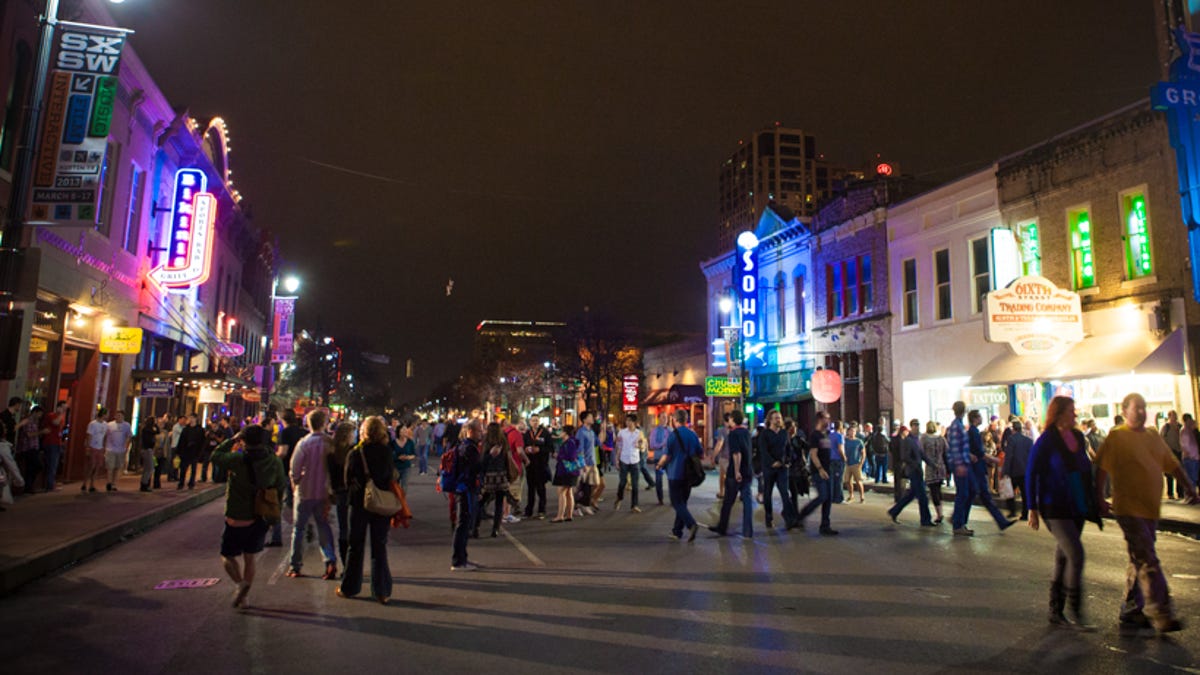 Grumpy Cat along 6th Street