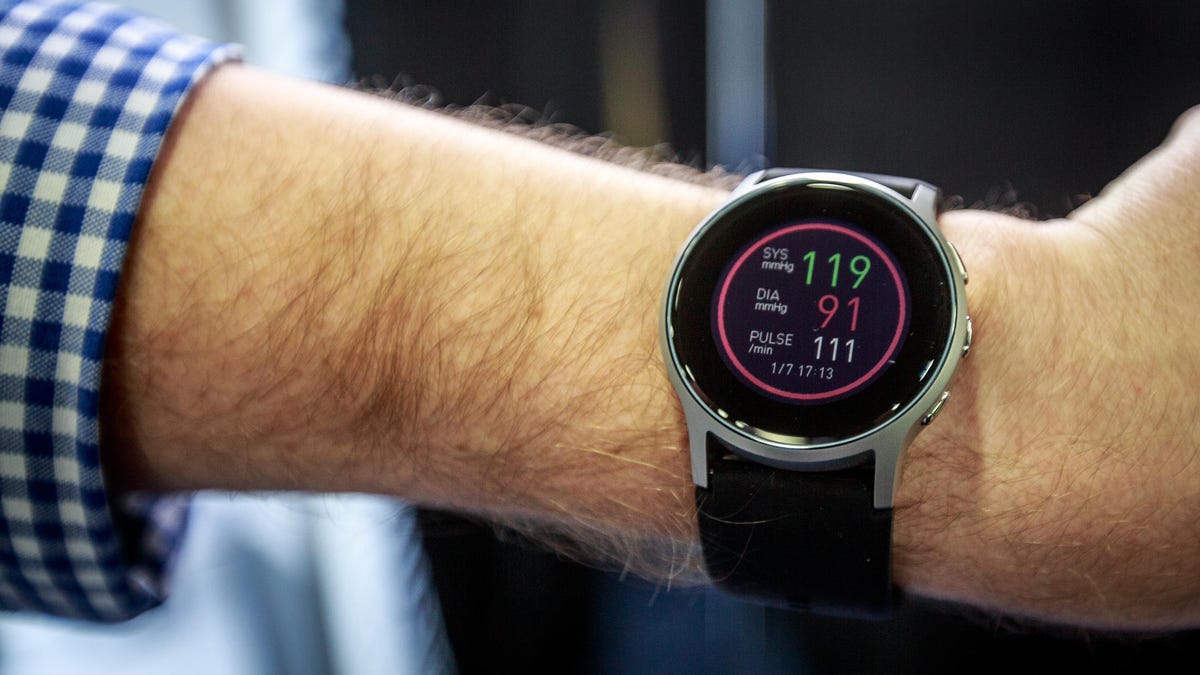 omron-healthcare-smart-watch-4048-002