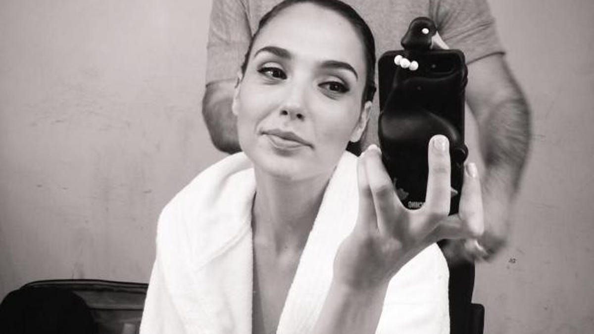 Gal Gadot Twitter selfie