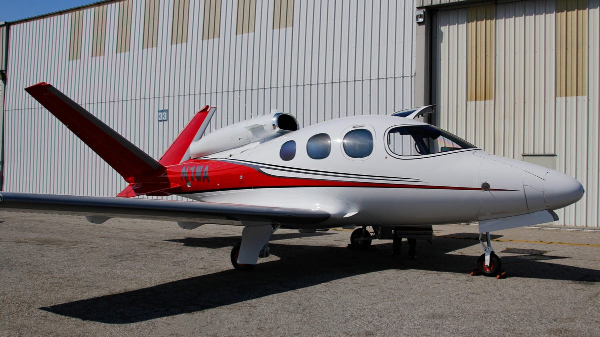 cirrus-vision-jet-1-of-40