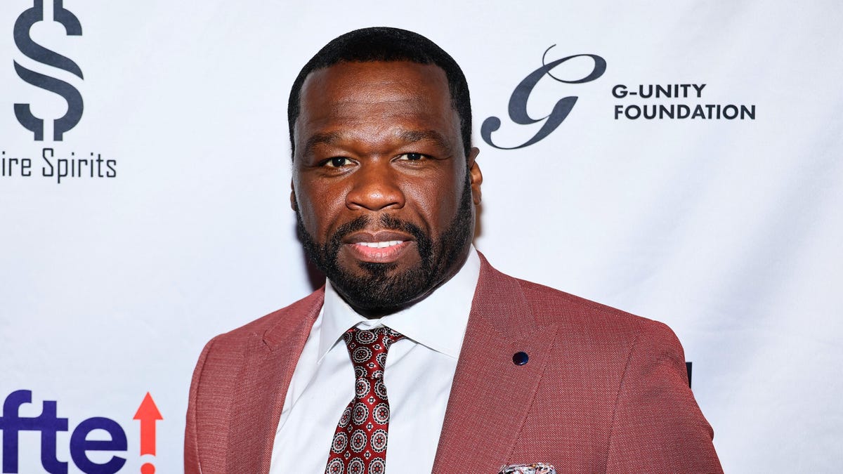 50 cent poses for photo at awards event