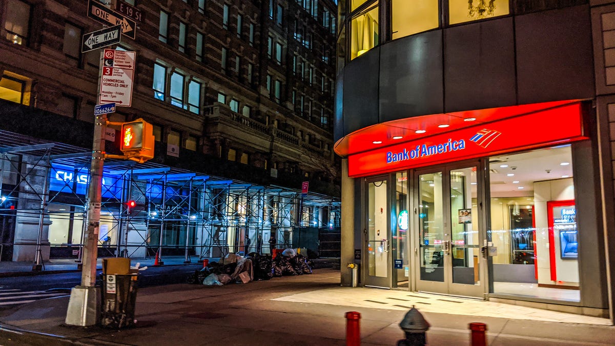 002-coronavirus-bank-of-america-chase-bank-closed