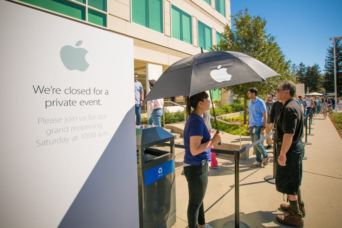 1-infinite-loop-apple-store-3954.jpg