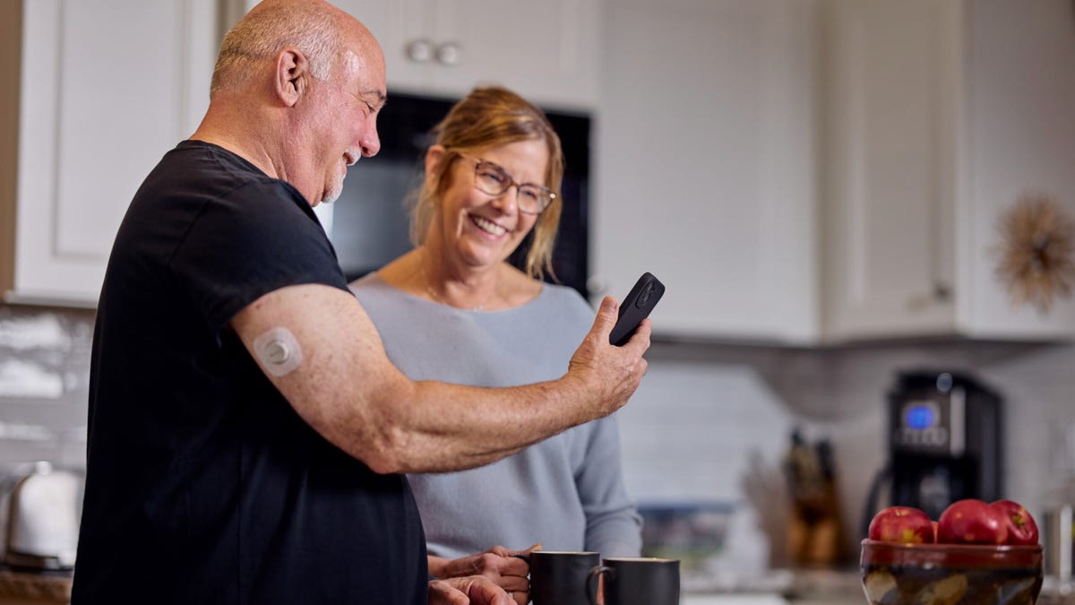 Man wearing the Dexcom G7 glucose monitor
