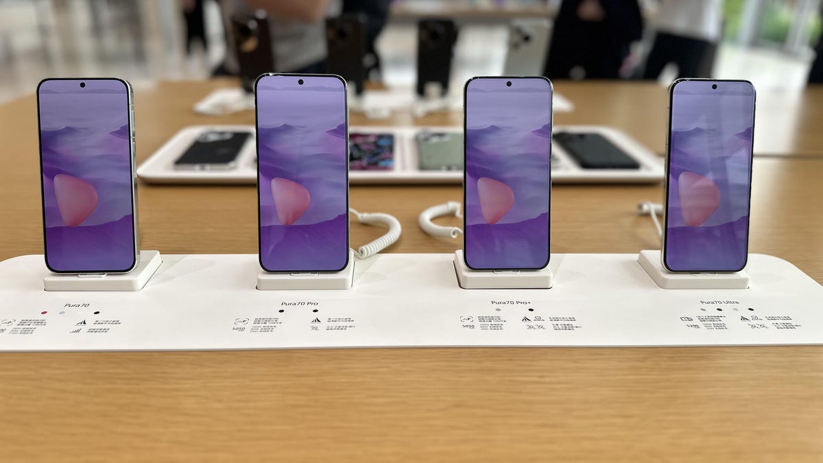 pura 70 series smartphones on display