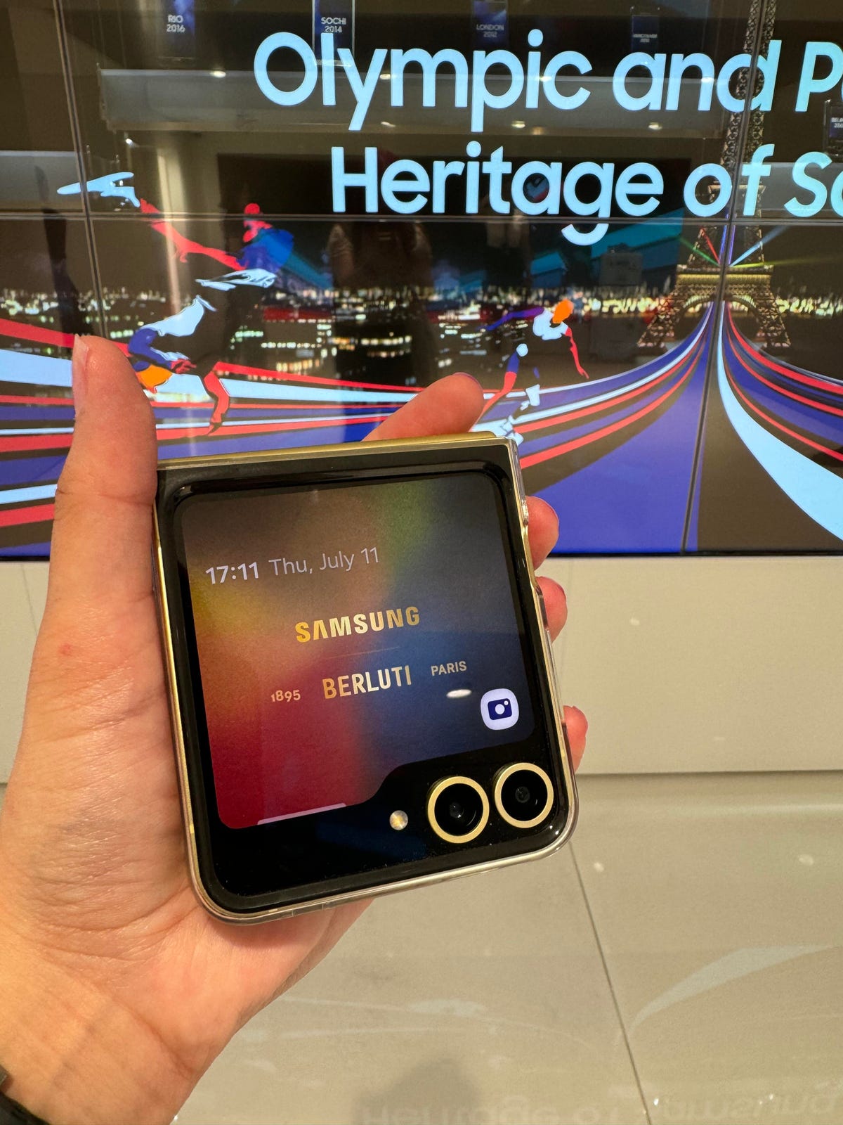 galaxy-z-flip-6-olympic-cover-screen