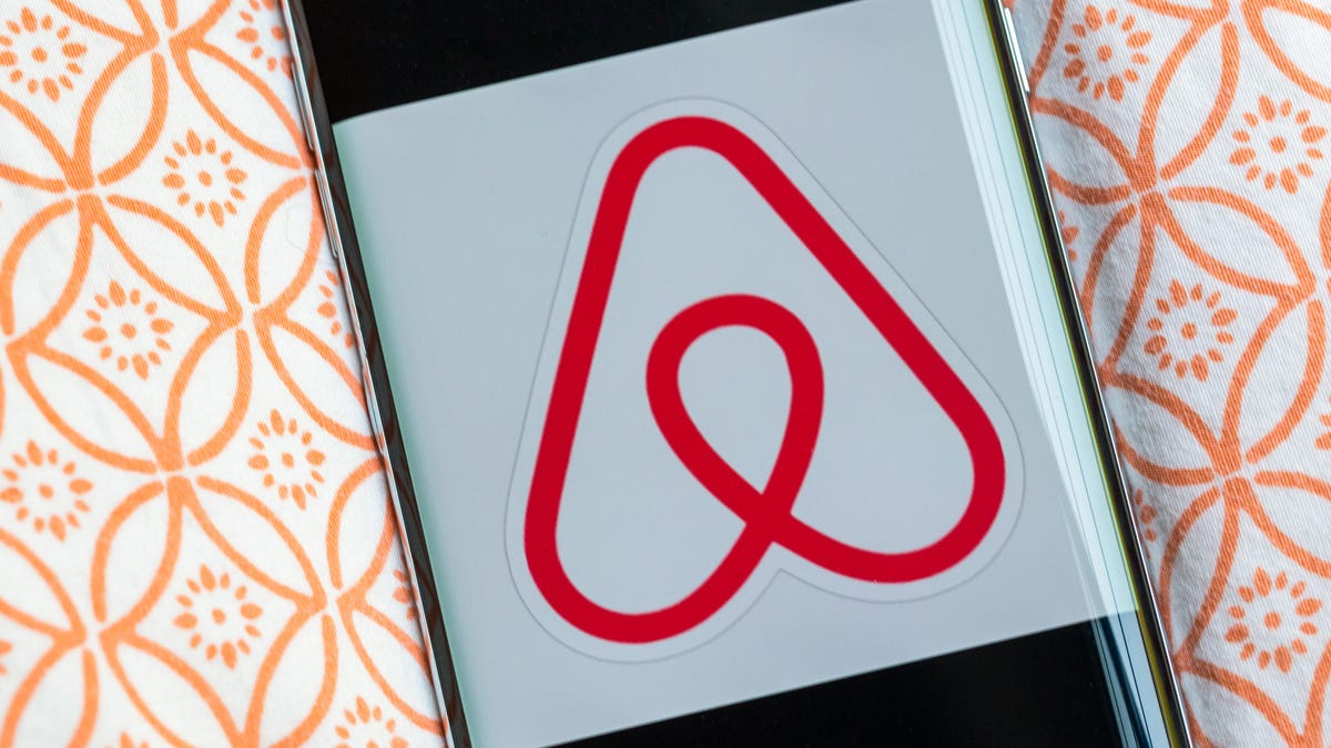airbnb-logo-phone-6817