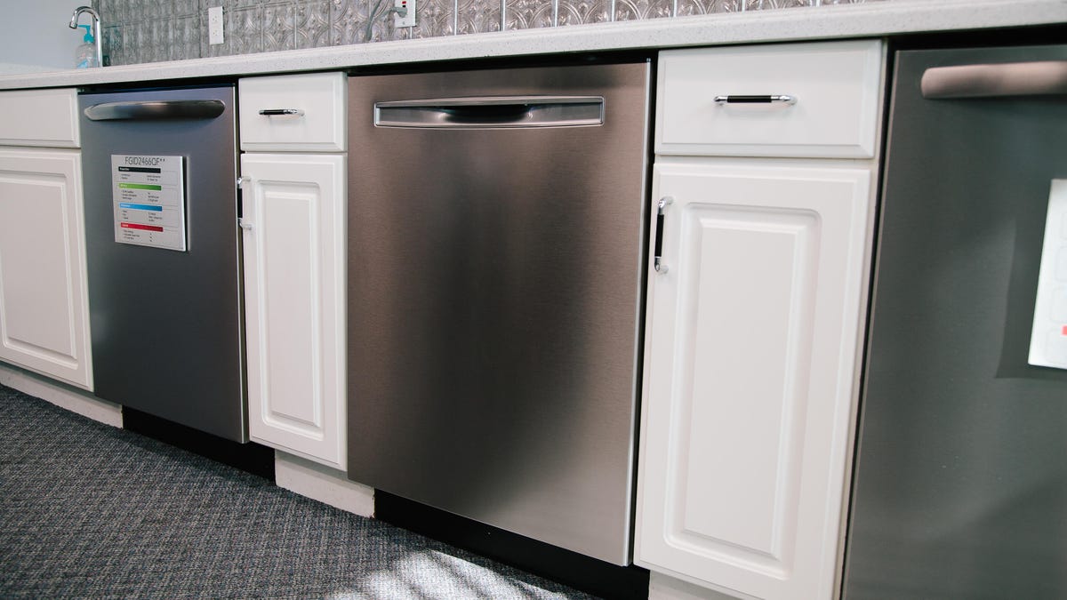 frigidaire-gallery-fgip2468-product-photos-1