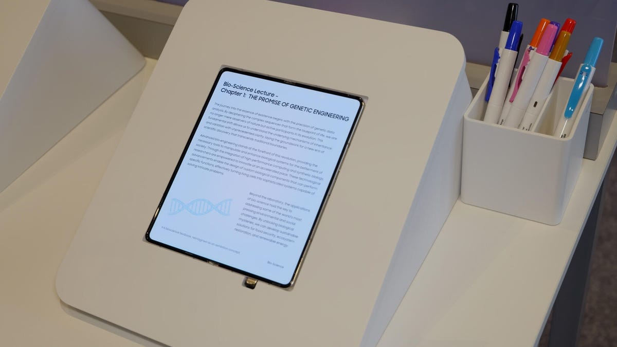 Two foldable phones, one with a more minimal crease