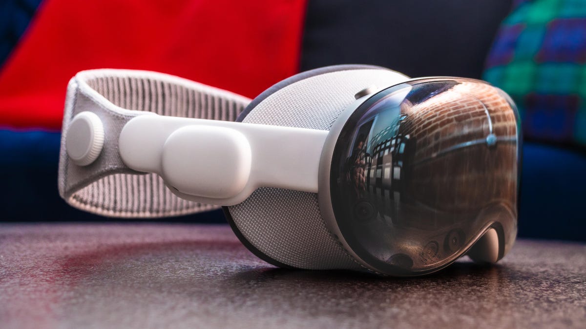 Apple Vision Pro AR/VR headset