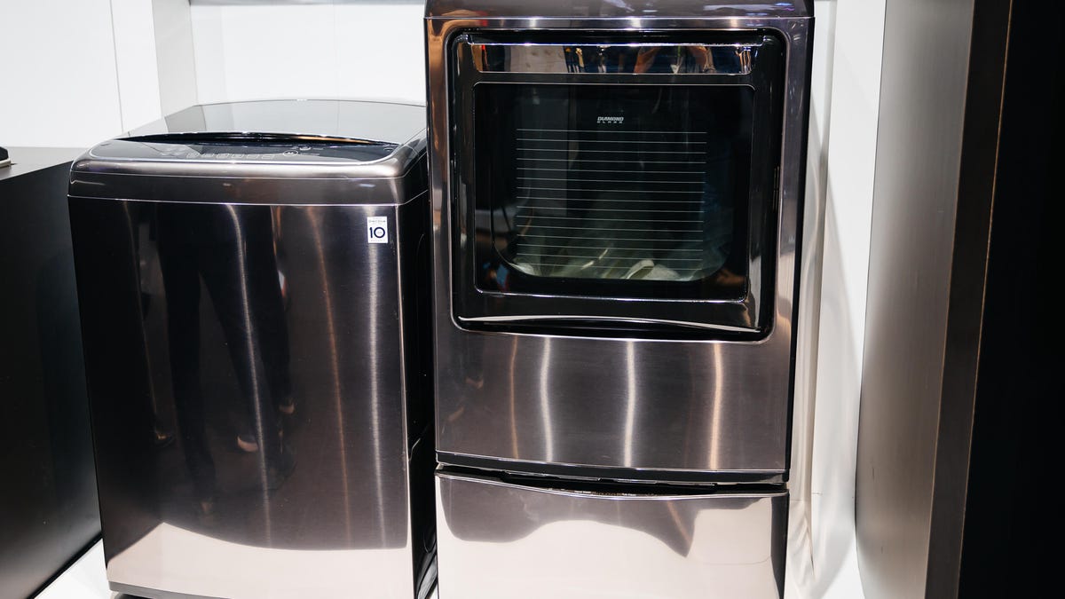 lg-twin-wash-pedestal-ces-2018-product-photos-1