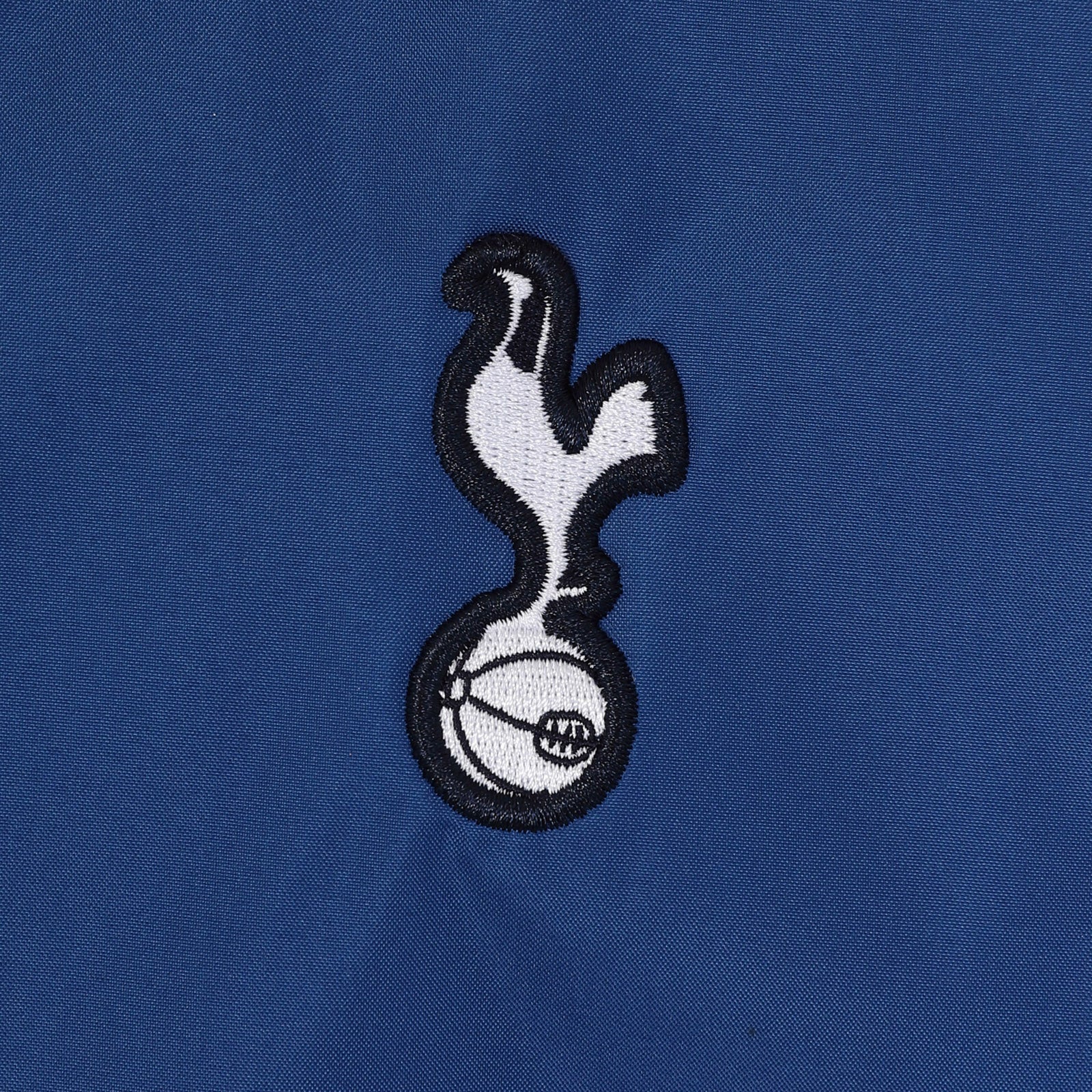 Spurs kids shower jacket in navy blue with club crest to the chest.