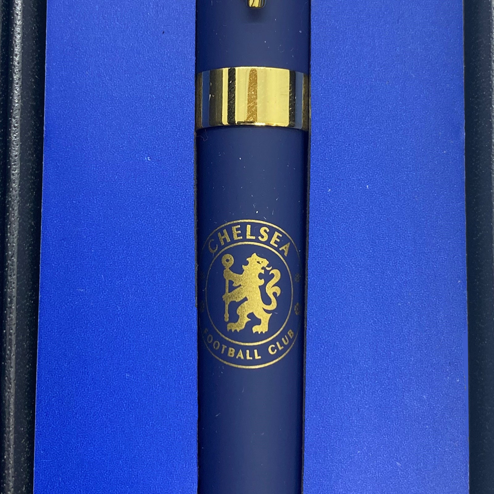 Chelsea pen in blue with club crest in club design gift box