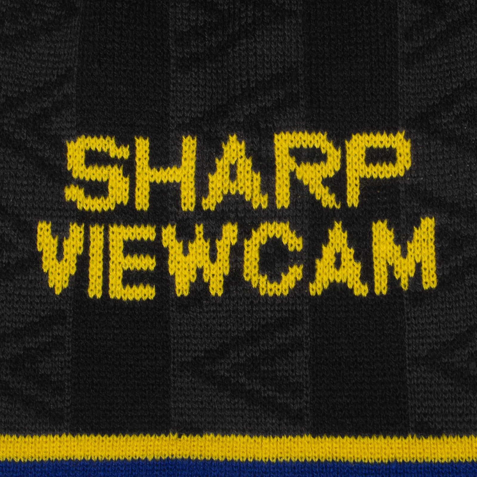 Man United bobble hat in retro black 1994 colours