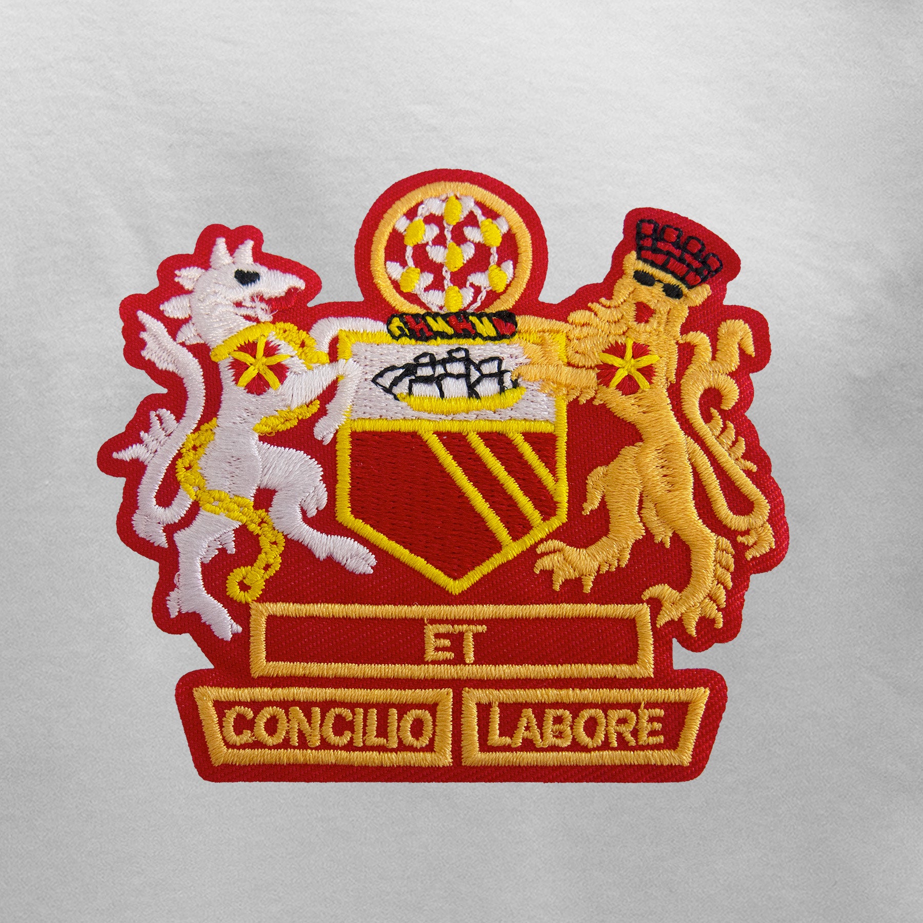 Man Utd adults retro T-shirt in white featuring Manchester crest