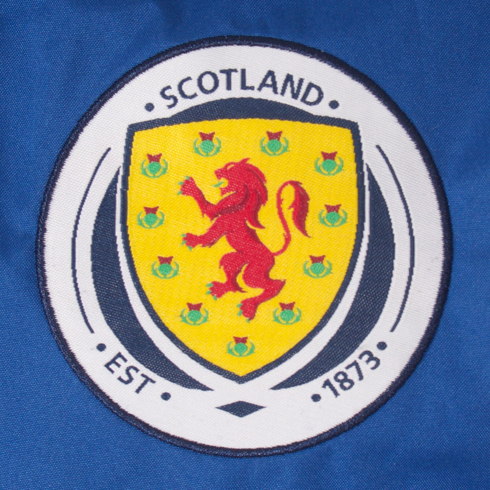 Scotland kids shower jacket in navy blue with national team crest to chest.
