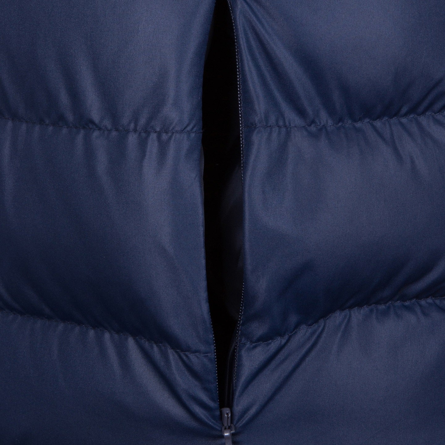 Arsenal adults quilted jacket in navy blue with club crest to chest.