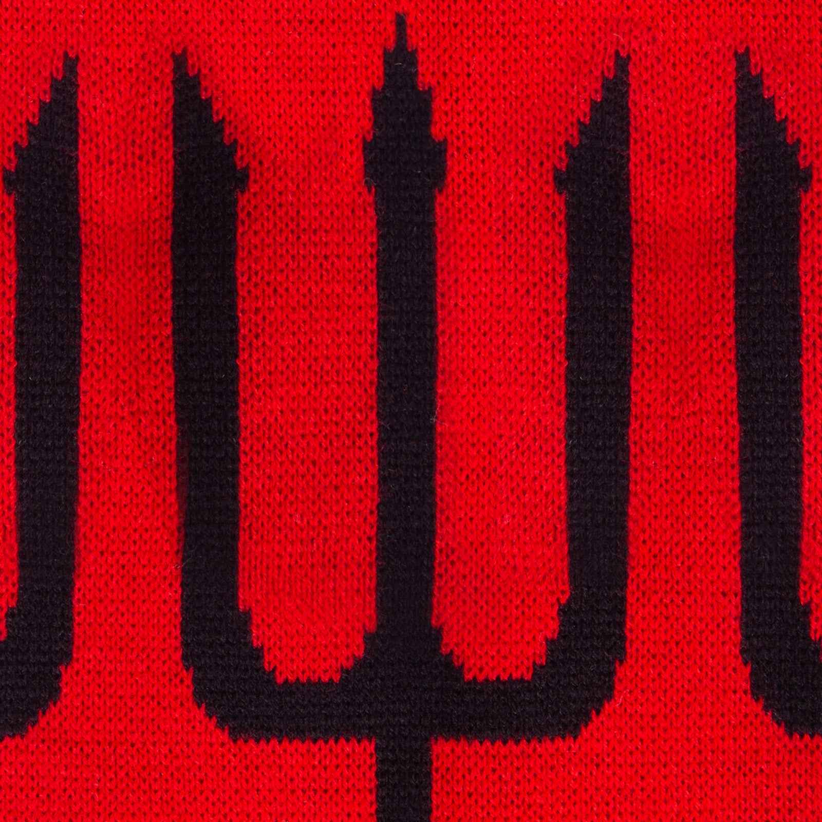 Man United knitted bobble hat in red with text & trident to front